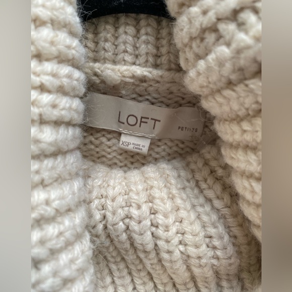 LOFT Cream Multicolor Chevron Turtleneck Sweater Petites Aztec Western - XSP - Picture 3 of 8